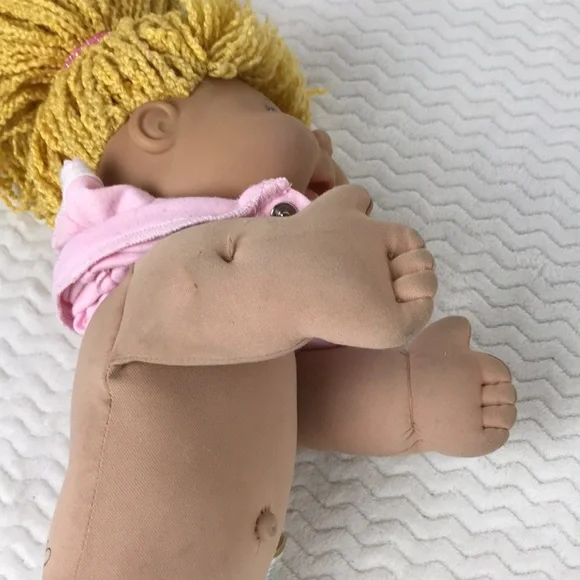 Cabbage Patch doll - Picture 4 of 16